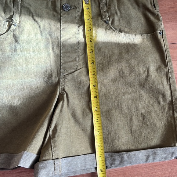 Shorts - Picture 10 of 10